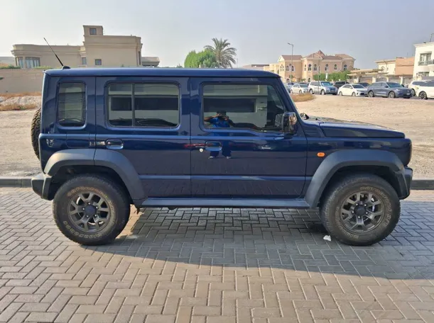 Car image 8