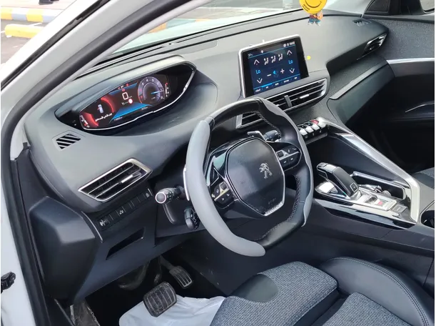 Car image 12