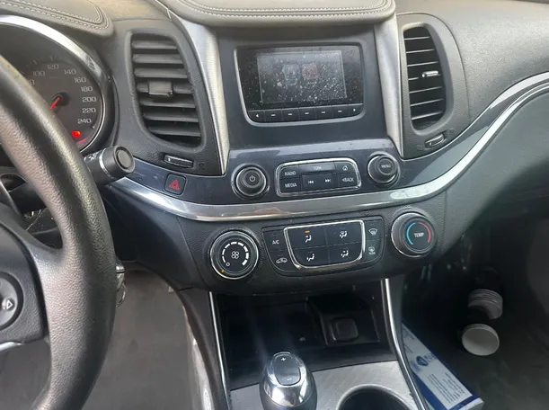 Car image 18