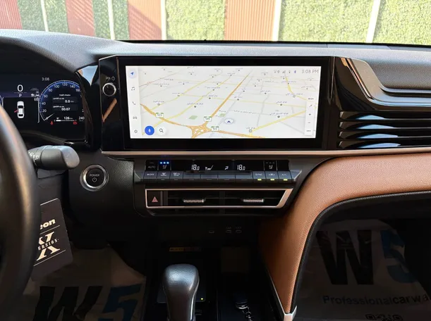 Car image 19