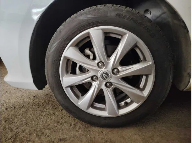 Car image 10
