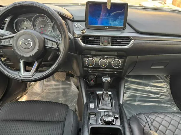 Car image 16
