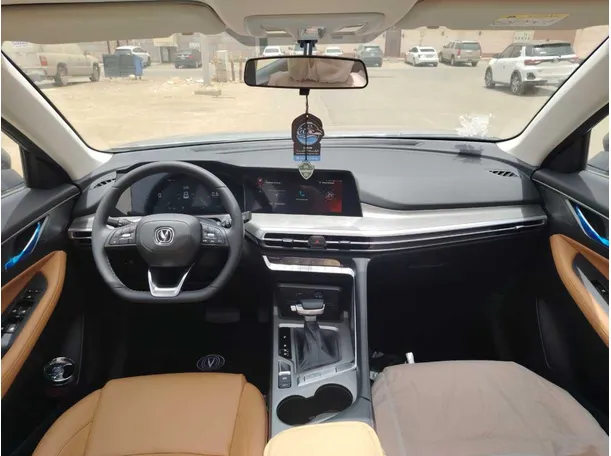 Car image 19