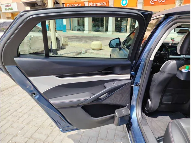 Car image 13