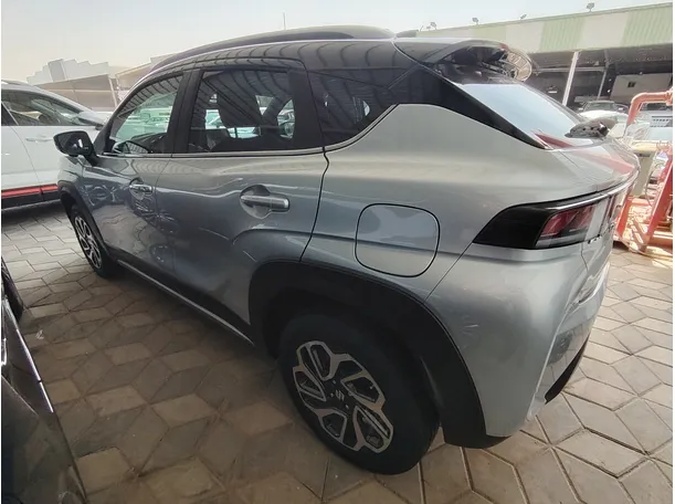 Car image 8