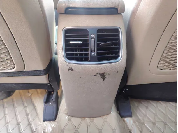 Car image 27