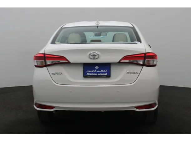 Car image 12