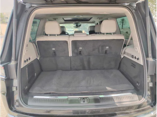 Car image 27