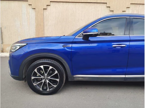 Car image 8