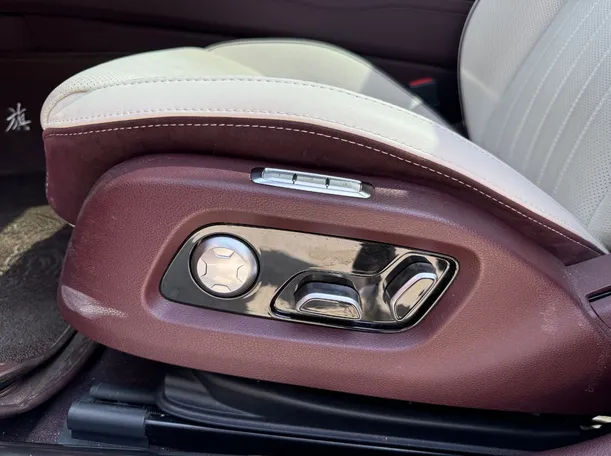 Car image 28
