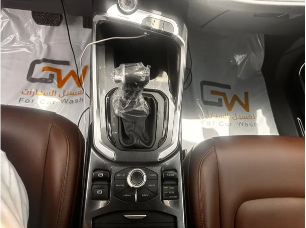 Car image 18
