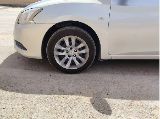 Car image 9