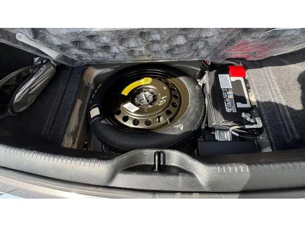 Car image 25