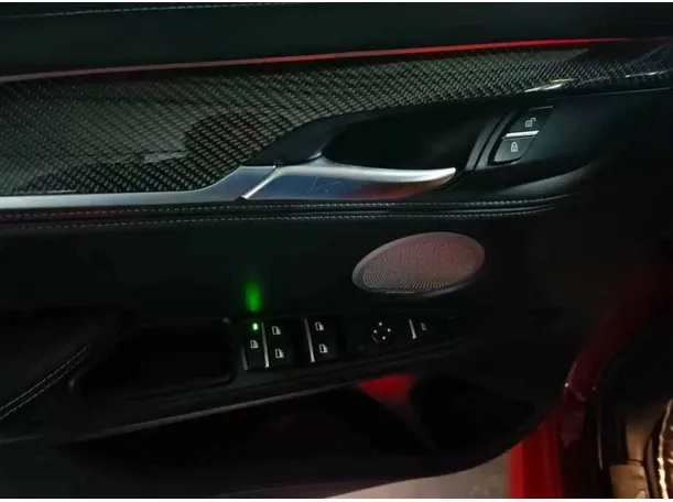 Car image 30
