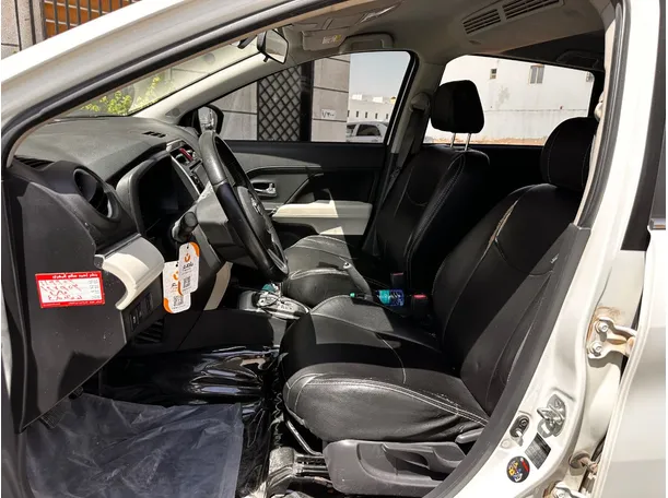 Car image 12