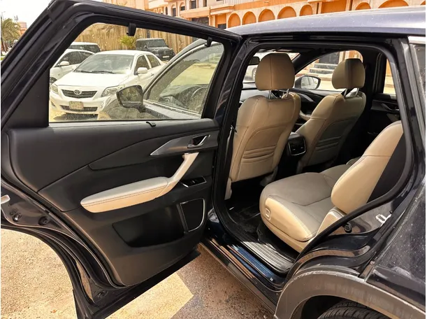Car image 13