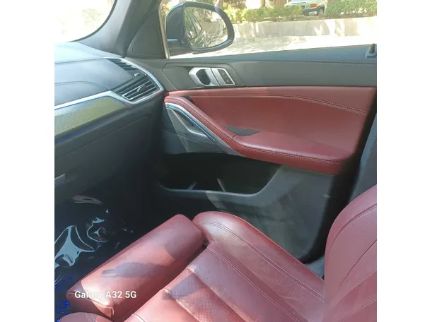 Car image 27