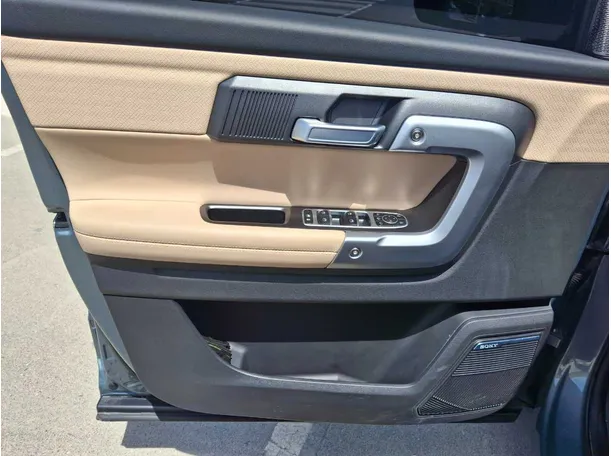 Car image 10