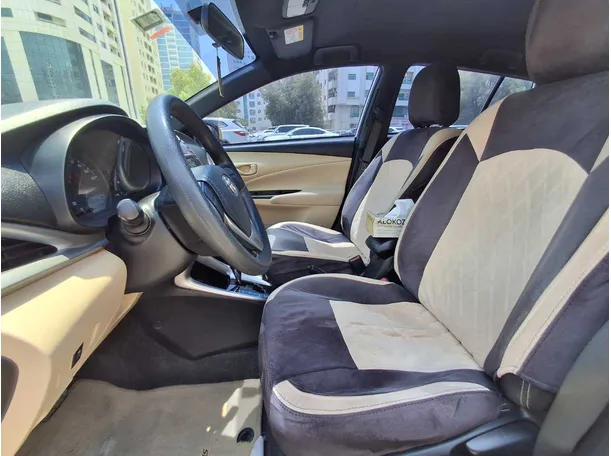 Car image 12