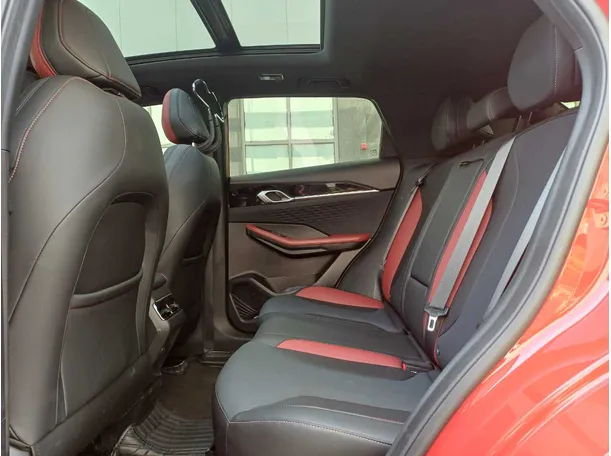 Car image 17