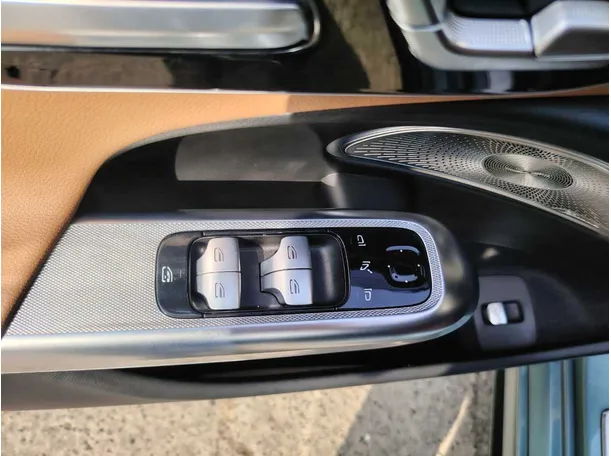 Car image 38
