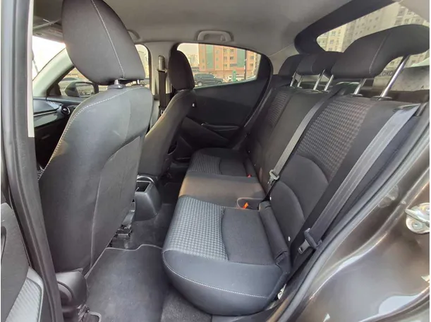 Car image 13