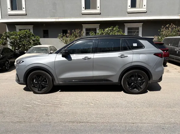 Car image 8