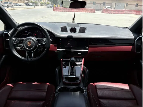 Car image 18