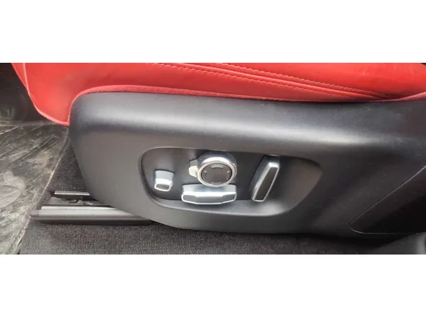 Car image 32