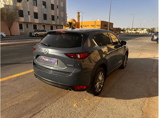 Car image 5