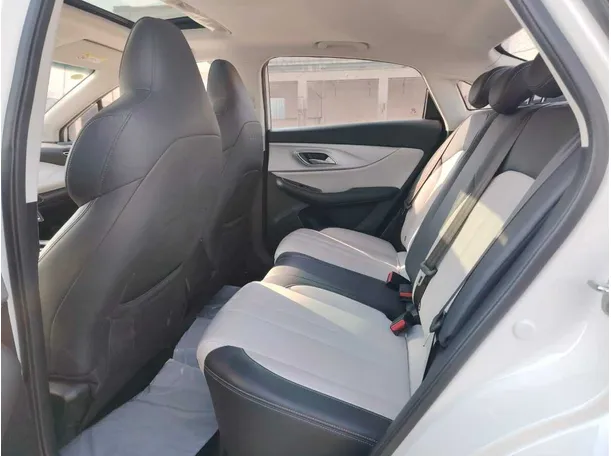 Car image 18