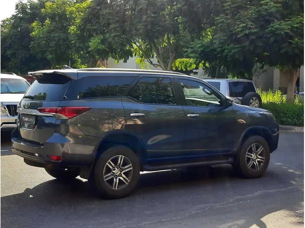Car image 7