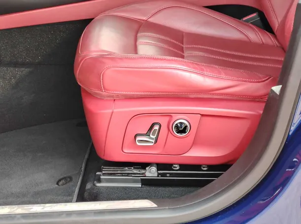 Car image 33