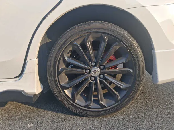 Car image 9