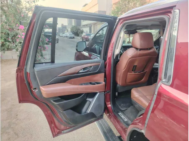 Car image 16