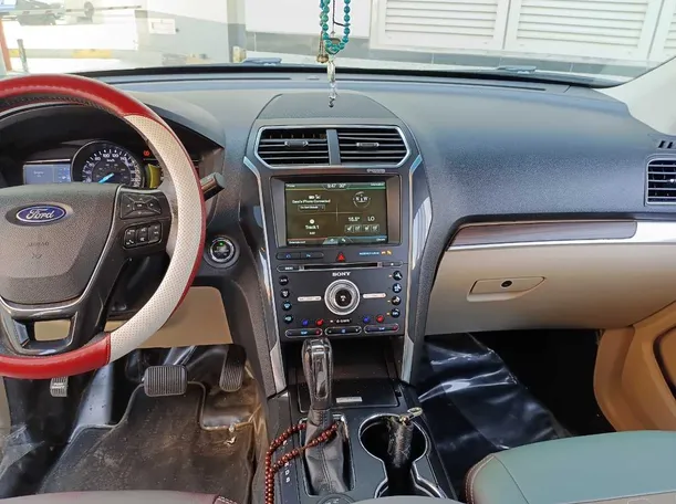 Car image 16