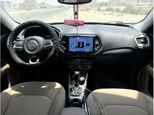 Car image 18