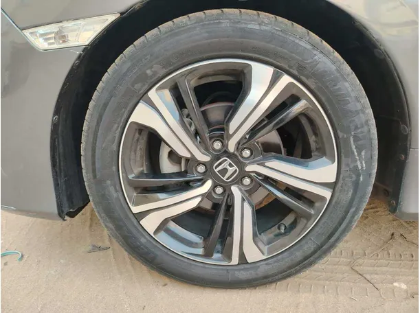 Car image 10