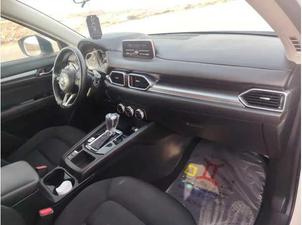 Car image 14