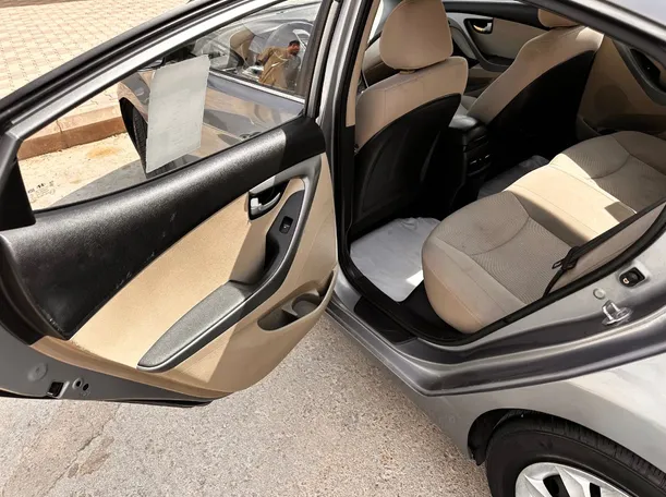 Car image 12