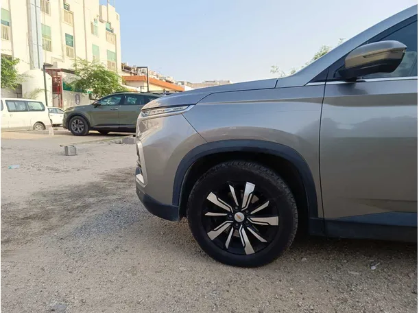Car image 9