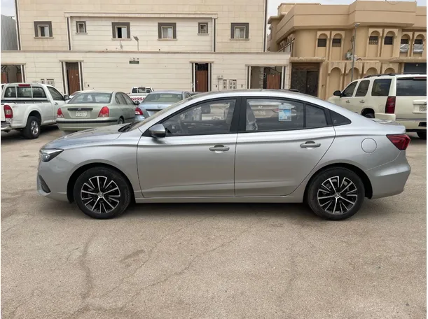 Car image 8
