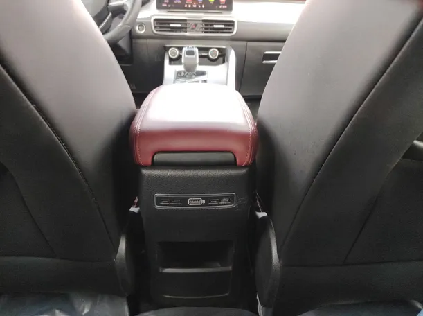 Car image 36