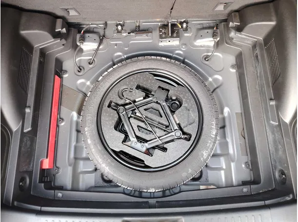 Car image 36
