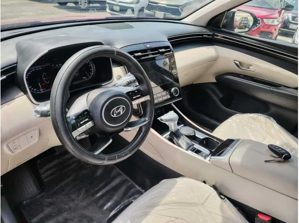 Car image 13