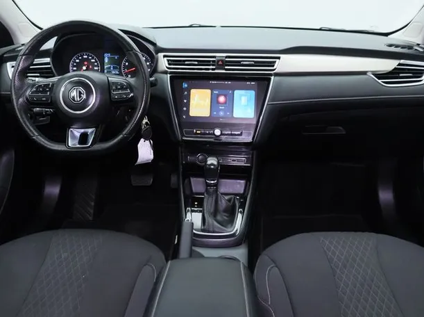 Car image 14