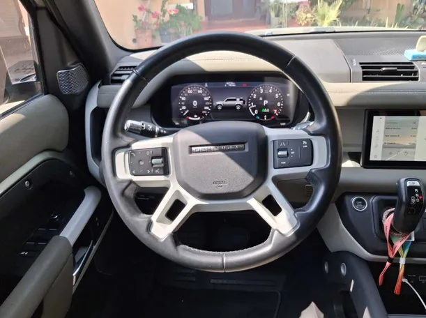 Car image 16