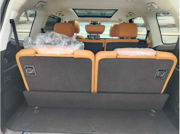 Car image 27