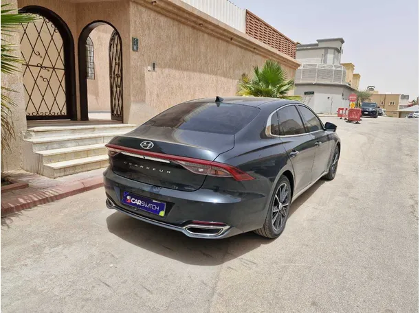 Car image 5