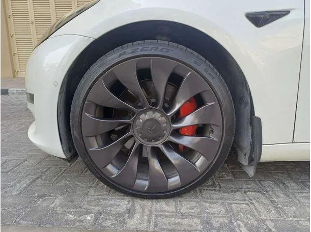 Car image 9